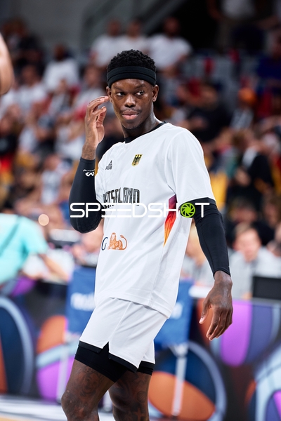 Dennis Schröder (17; Deutschland) auf dem Court