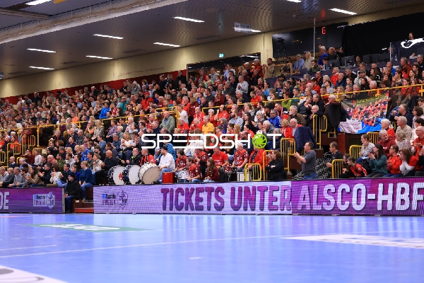 Fans in der Weststadthalle