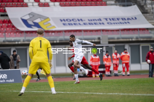 Zweikampf vor dem Tor