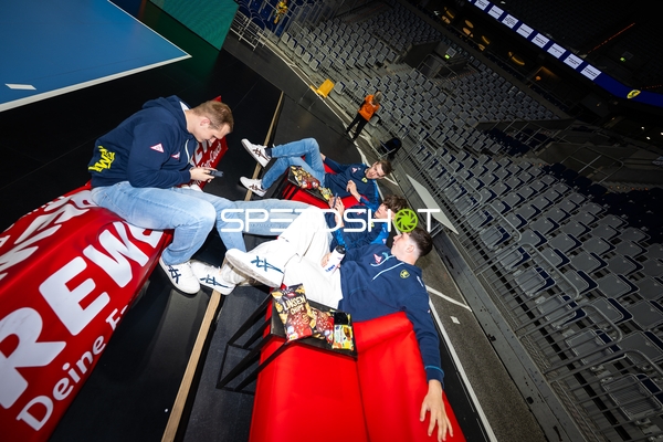 Trainer Rhein Neckar Löwen gestikuliert am Spielfeldrand