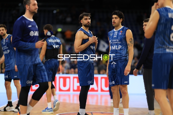 Szene mit Paul Zipser (9; MLP Academics Heidelberg) und Teamkollegen