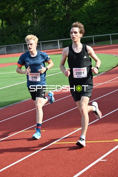 Läufer beim TVE Sommerlauf Edingen 2025