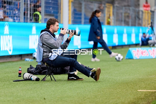 Fotograf am Spielfeldrand