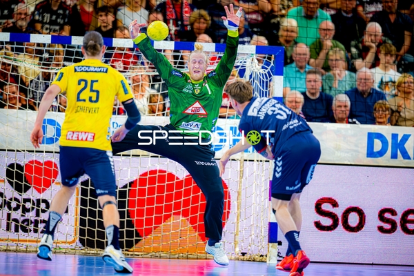 Save von Mikael Appelgren (1;Rhein Neckar Löwen) gegen Oskar Czertowicz (26;SG Flensburg Handewitt)