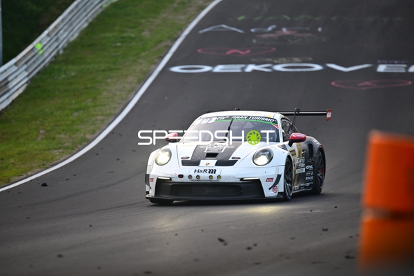 Porsche 911 GT3 R auf der Rennstrecke