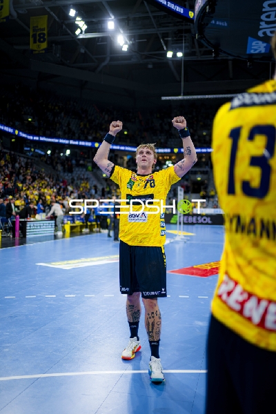 Edwin Aspenbäck (78; Rhein Neckar Löwen) jubelt