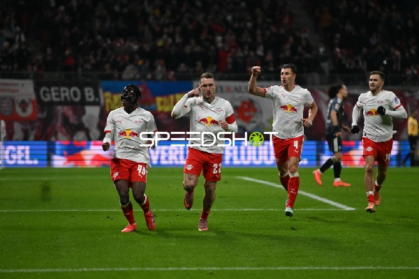 RB Leipzig jubelt gemeinsam