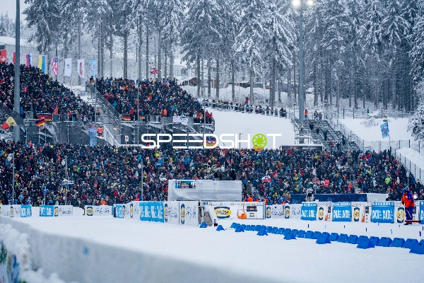 Zuschauer bei Biathlon-Verfolgung in Oberhof