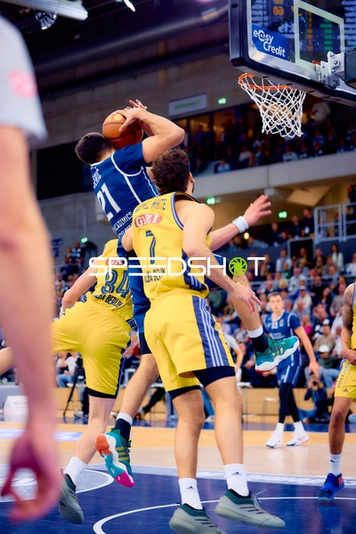 Block unter dem Korb