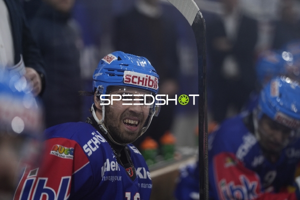 Bernd Wolf (16; EHC Kloten) fokussiert