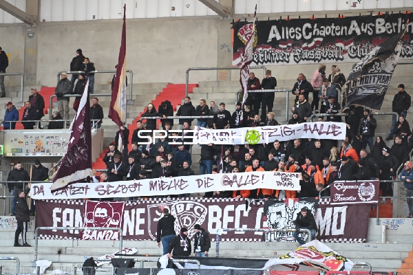 Fanszene mit Bannern