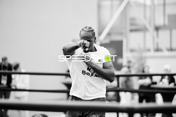 Ringside-Zone Face-Off