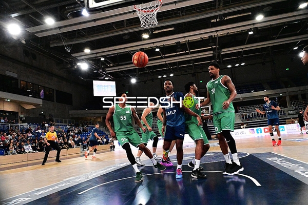 Zweikampf auf dem Court