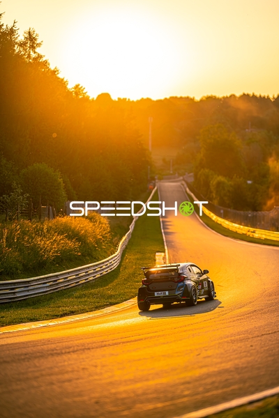 Rennfahrzeug auf der Strecke