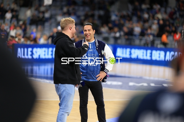 Szene mit Noah Koch (1; MLP Academics Heidelberg) bei Interview