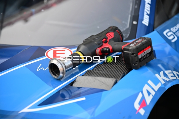 Werkzeug auf Falken Motorsports Audi