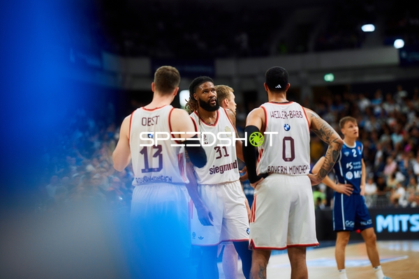 Drei Spieler des FC Bayern Basketball