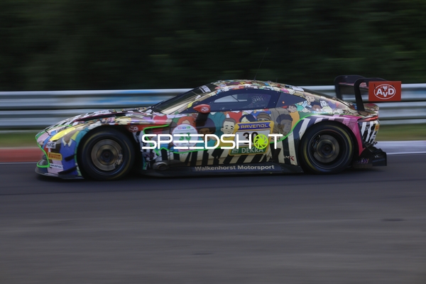Walkenhorst Motorsport Aston Martin auf der Rennstrecke