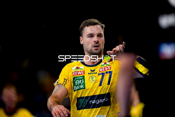 Dani Baijens (77; Rhein Neckar Löwen) positioniert sich