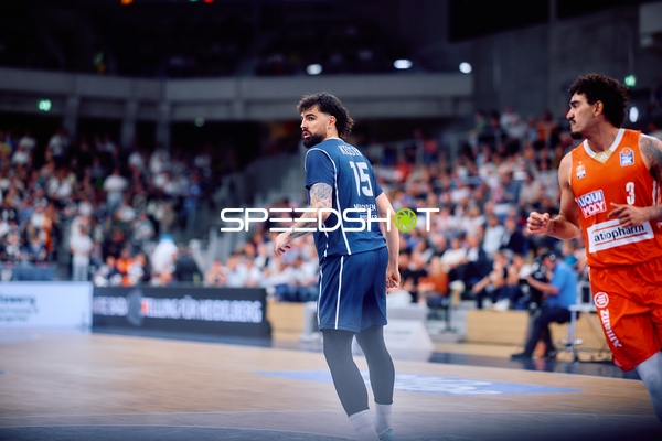 Spielszene mit Marcel Keßen (15;MLP Academics Heidelberg), Marcio Santos (3;Ratiopharm Ulm)