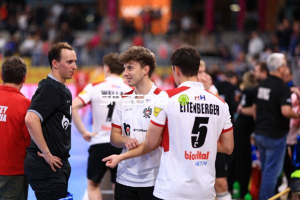 Marcin NYCKOWIAK (10; Österreich) im Gespräch