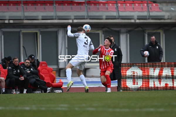 Zweikampf um den Ball