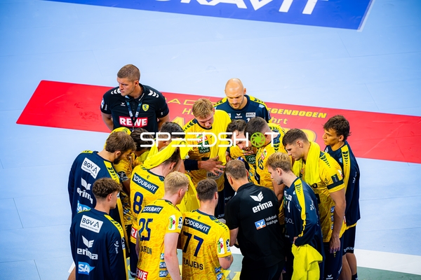 Mannschaftsbesprechung der Tim Nothdurft (8; Rhein Neckar Löwen) und Teamkollegen