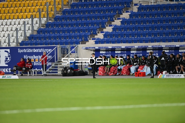 Trainer an der Seitenlinie