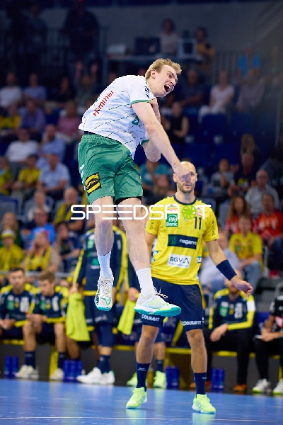 Handball Aktion mit mehreren Spielern