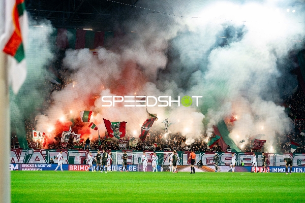 Fans mit Pyrotechnik