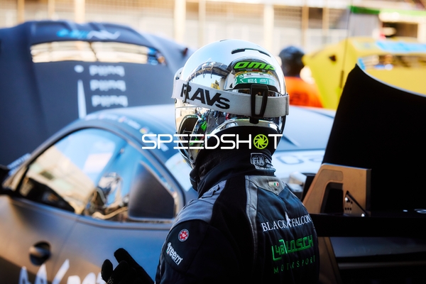 Fahrzeug in der Boxengasse