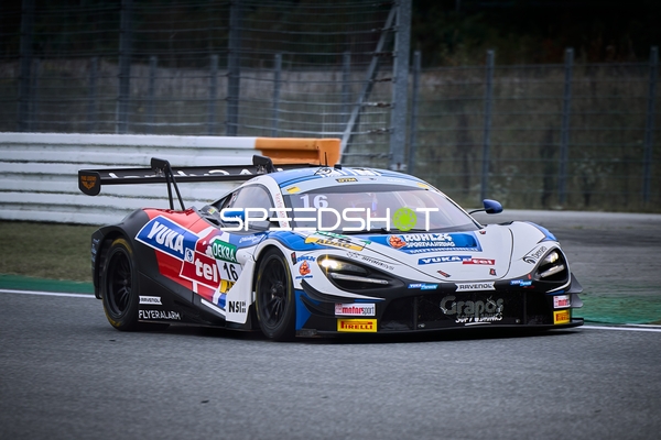 Rennfahrzeug beim Freitagstraining