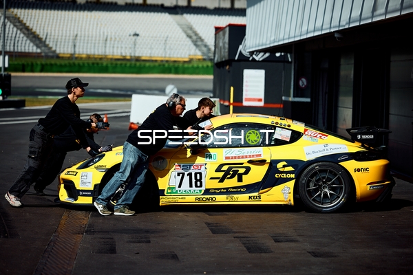 Boxenstopp des Rennteams in Hockenheim