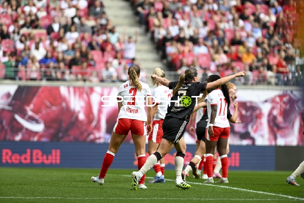 Zweikampf RB Leipzig gegen FC Bayern