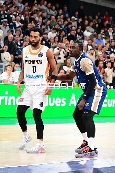 Claudell Harris Jr (0; Promitheas Patras Vikos Cola) und Noah Koch (1; MLP Academics Heidelberg) in Aktion