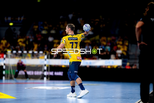 Dani Baijens (77; Rhein Neckar Löwen) wirft aufs Tor