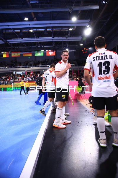 Spieler von Benjamin STANZL (13; Österreich) und Teamkollegen in Aktion