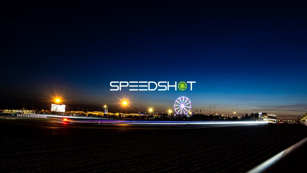 Lichtspuren bei Nacht