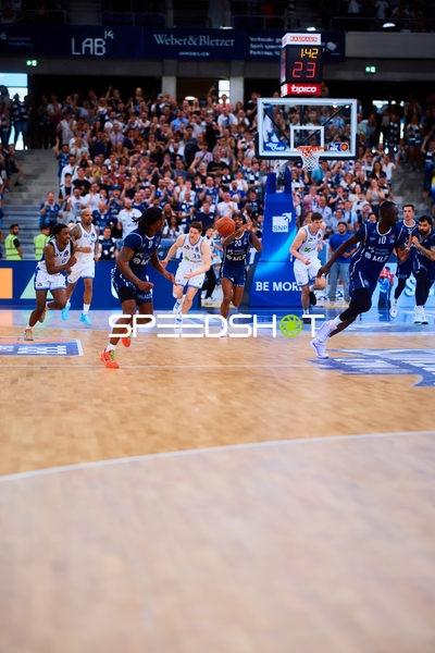 Fastbreak Michael Weathers (20;MLP Academics Heidelberg), Ryan Mikesell (33;MLP Academics Heidelberg), Jordan Theodore (25;Frankfurt Skyliners), Malik Parsons (0;Frankfurt Skyliners)