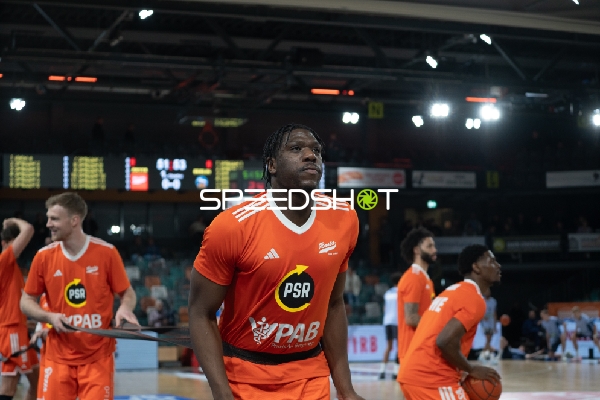 Szene mit Malcolm Dandridge (23; Rasta Vechta), Lars Thiemann (21; Rasta Vechta) und TJ Bamba (5; Rasta Vechta)