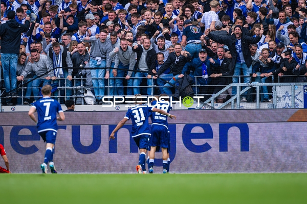 Torjubel Bambasé Conté (31, Karlsruher SC), Aki Koch (18, Karlsruher SC), Dženis Burnić (7, Karlsruher SC)