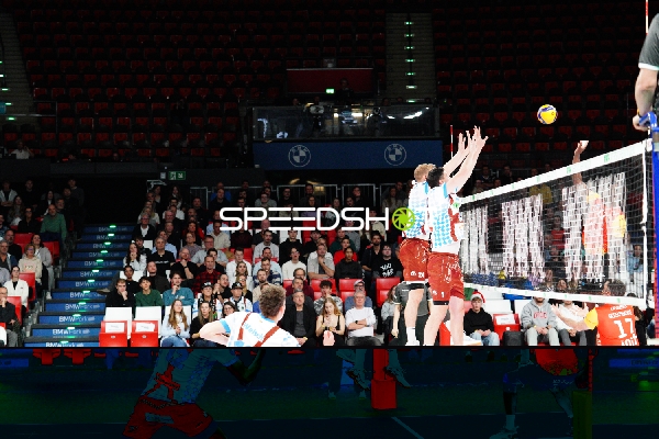 Volleyball Spielszene am Netz