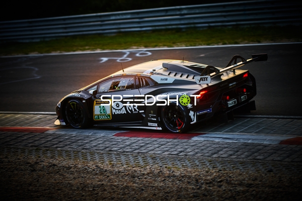 Fahrzeug auf der Rennstrecke