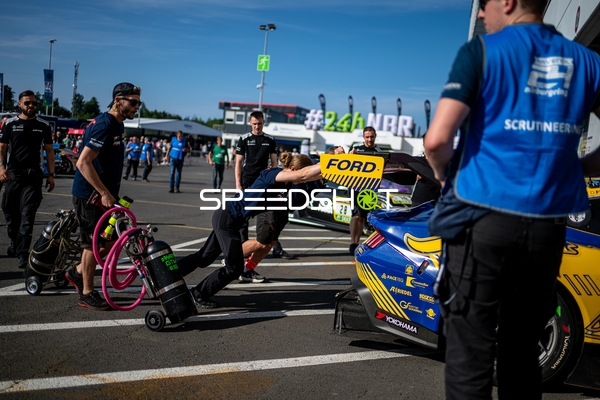 Mechaniker in der Boxengasse