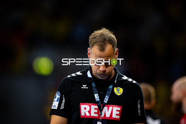 Maik Machulla (999; Rhein Neckar Löwen) konzentriert sich