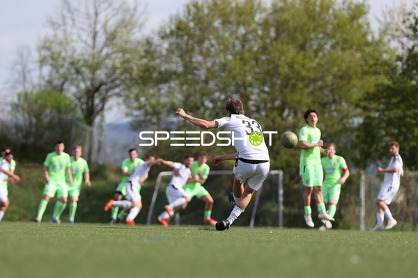 Schuss von Nummer 33 in der 1. Halbzeit