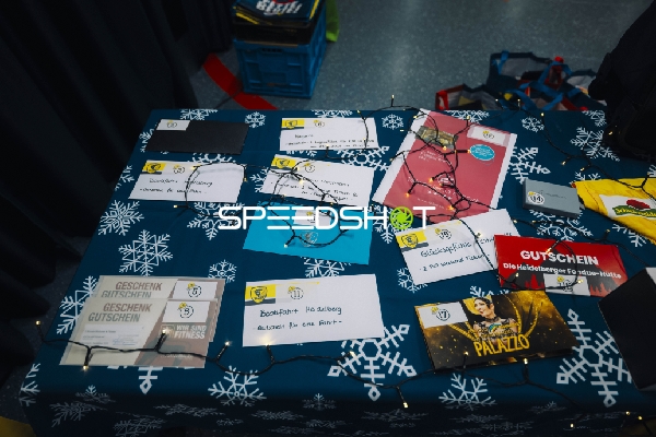 Gutscheine auf Tisch