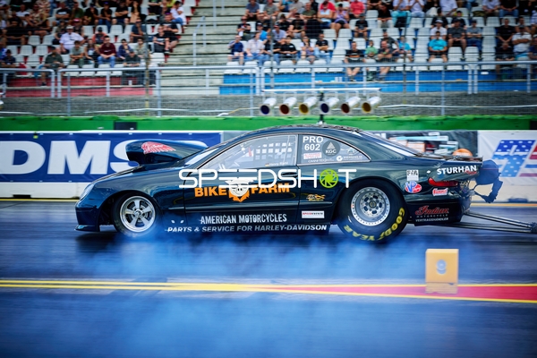 Pro Modified Dragster auf der Viertelmeile