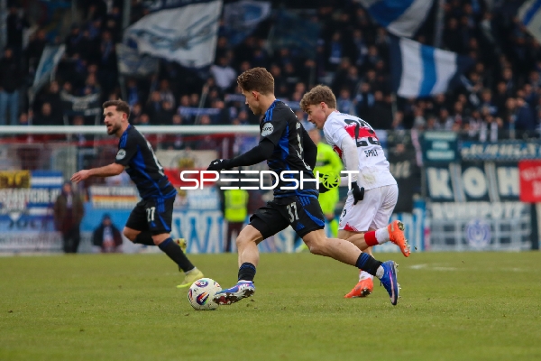 Zweikampf um den Ball