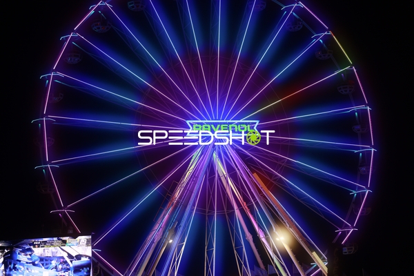 Riesenrad mit RAVENOL-Logo